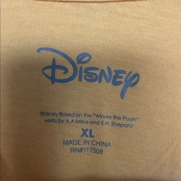 Disney Winnie the Pooh Honey Gold Long Sleeve Graphic Tee Shirt XL - Picture 3 of 4